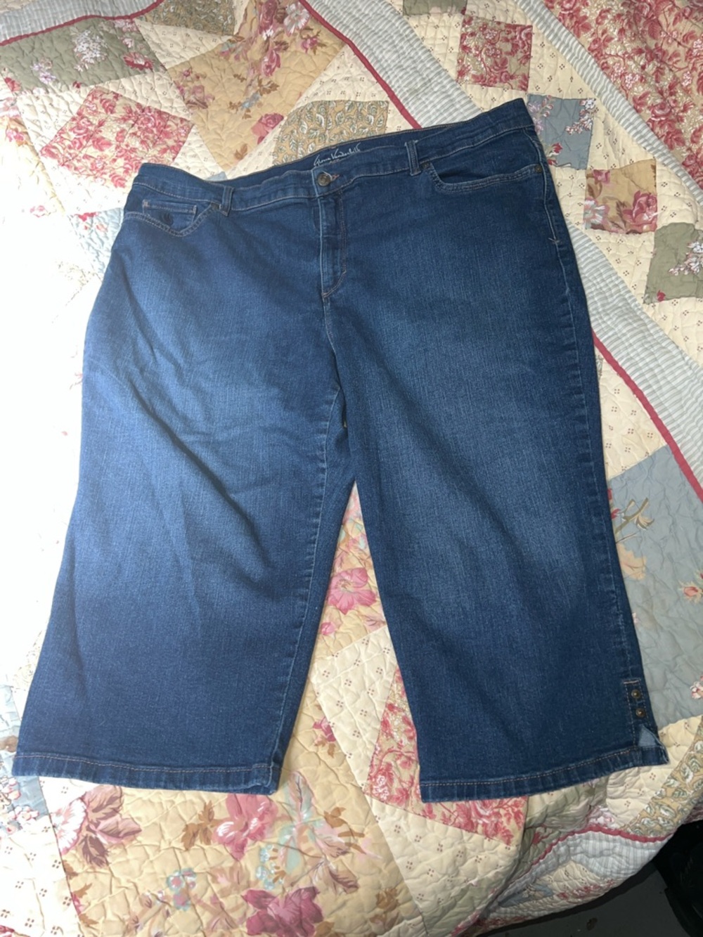 Gloria Vanderbilt Dark Blue Slimming Denim Capri 22W